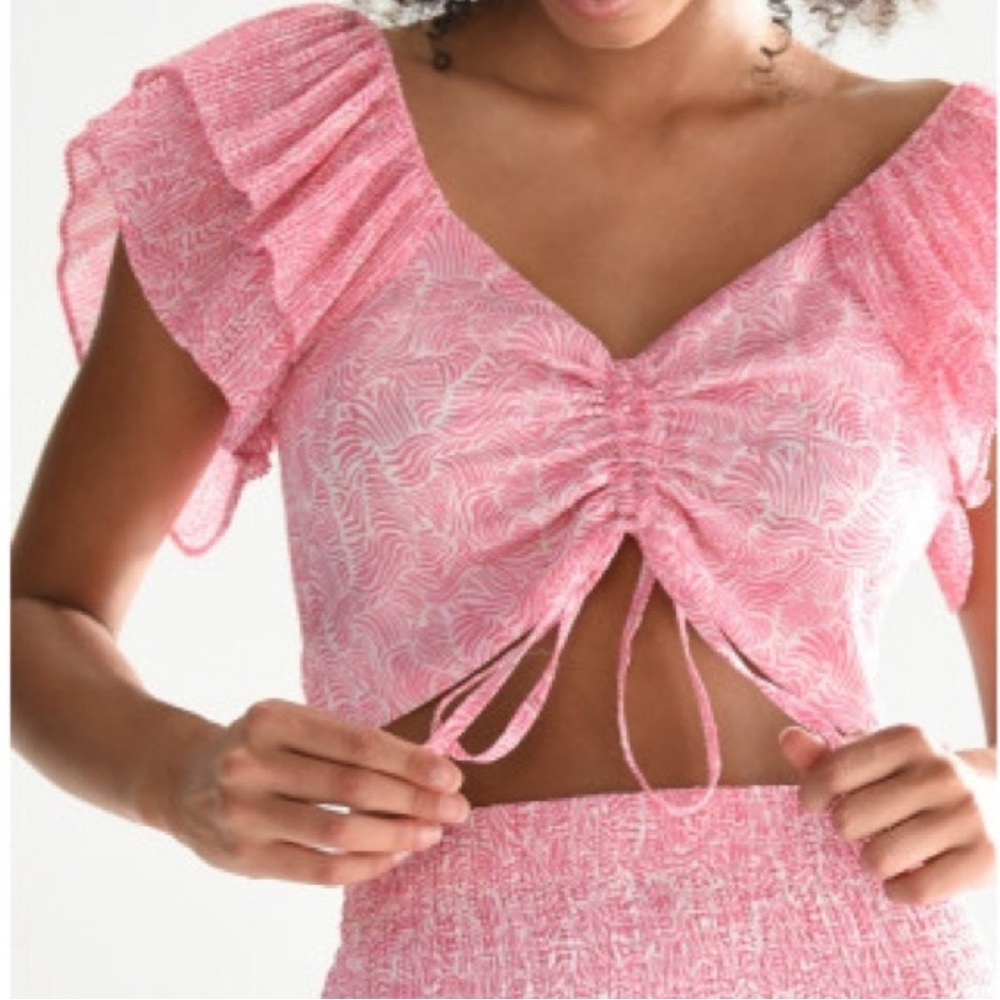 LILI SIDONIO Flutter Sleeve Crop Top